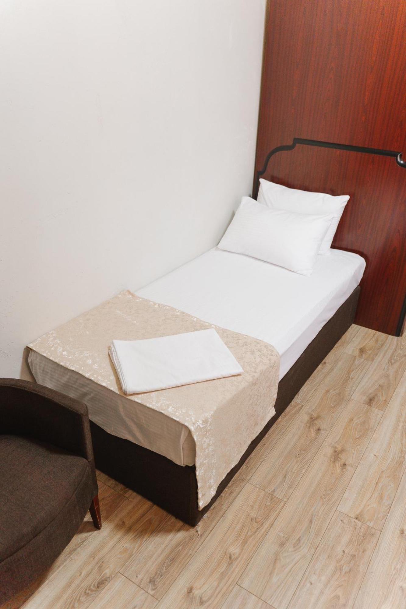 Hotel Bellagio Sjymkent Exteriör bild