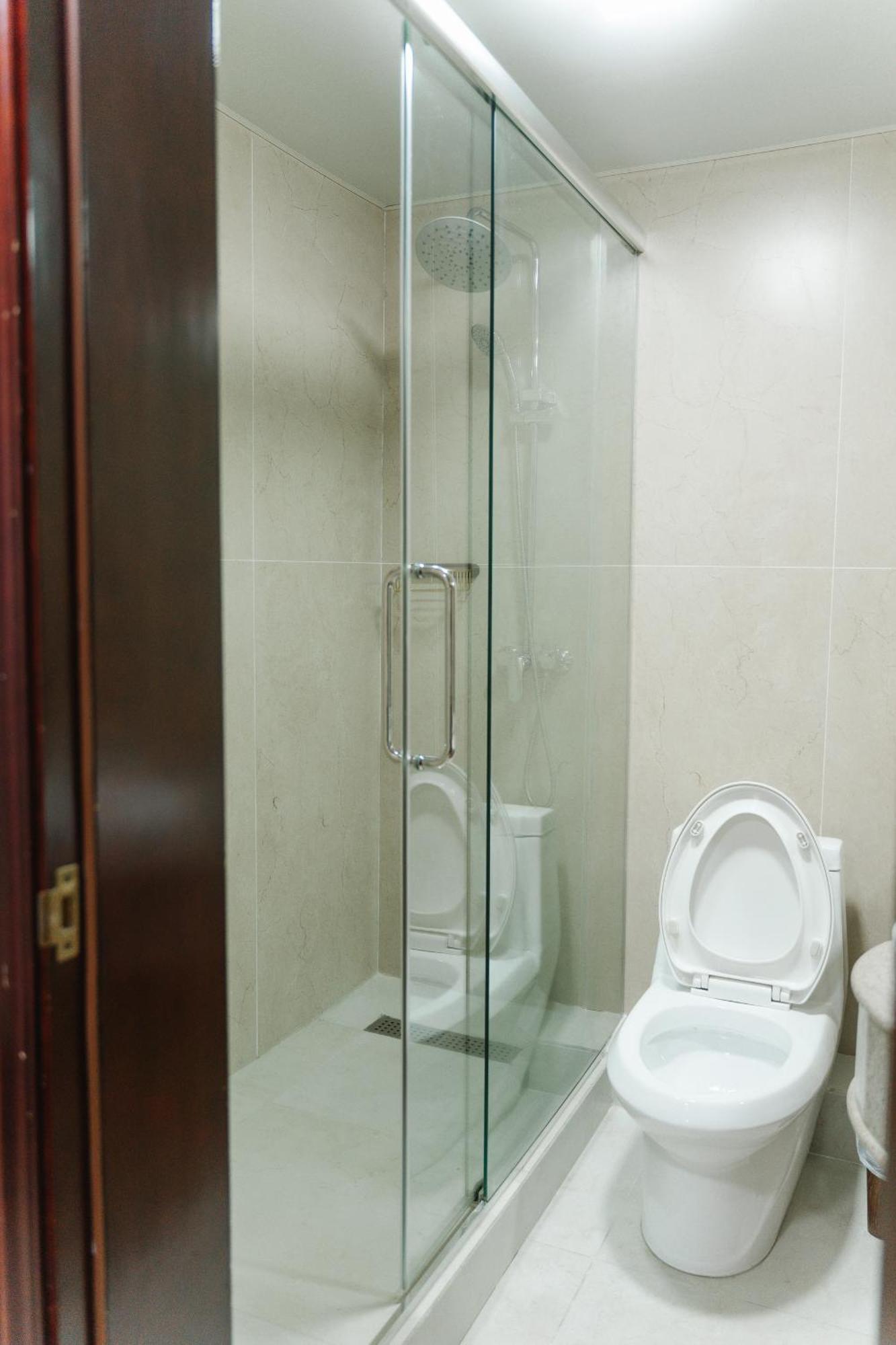 Hotel Bellagio Sjymkent Exteriör bild